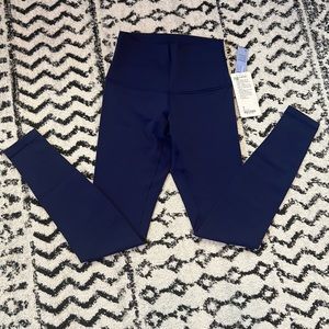 Lululemon women’s brand new Navy blue leggings